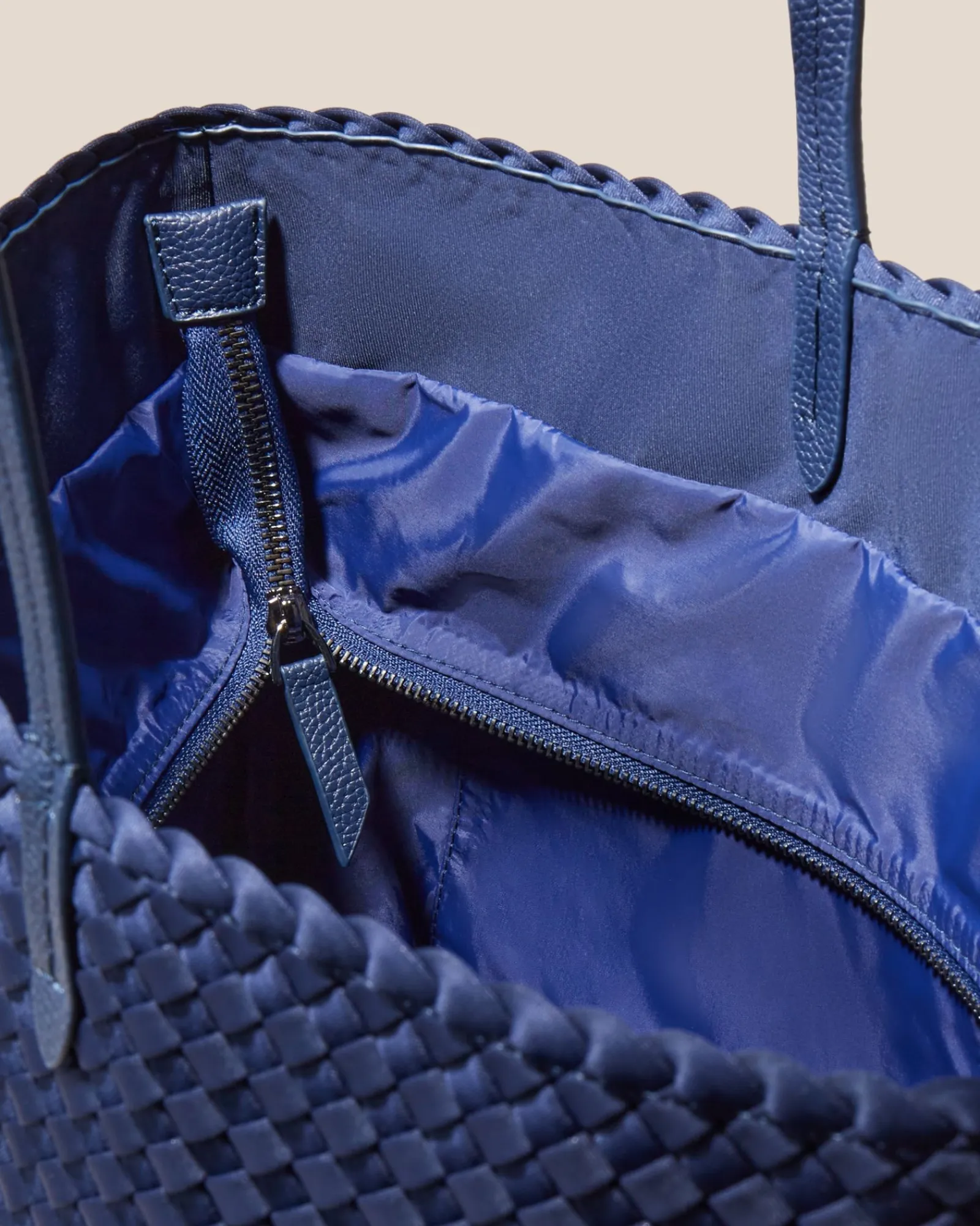 Totes^NAGHEDI Jetsetter Liten Veske